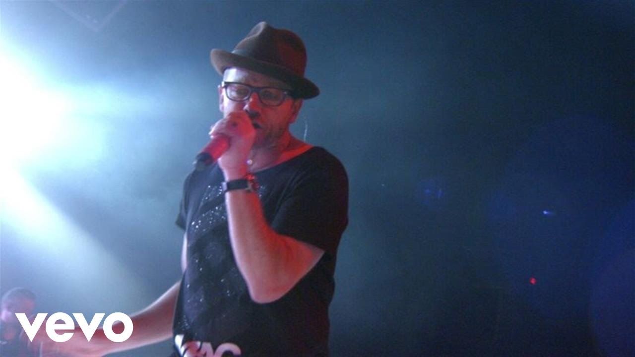 TobyMac – Love Feels Like (Live) ft. Michael Tait, Kevin Max