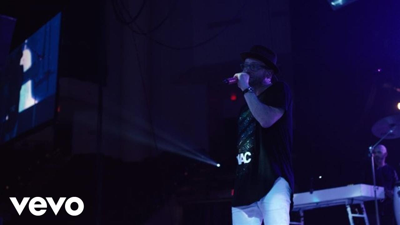 TobyMac – Lights Shine Bright (Live) ft. Hollyn