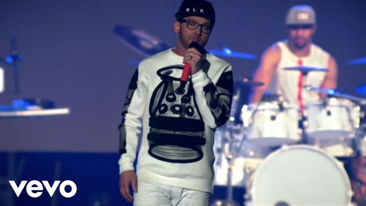 TobyMac – Funky Jesus Music (Live) ft. Hollyn